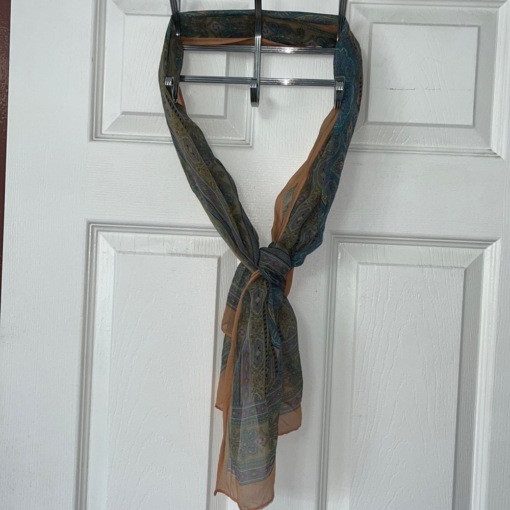 Chase scarf